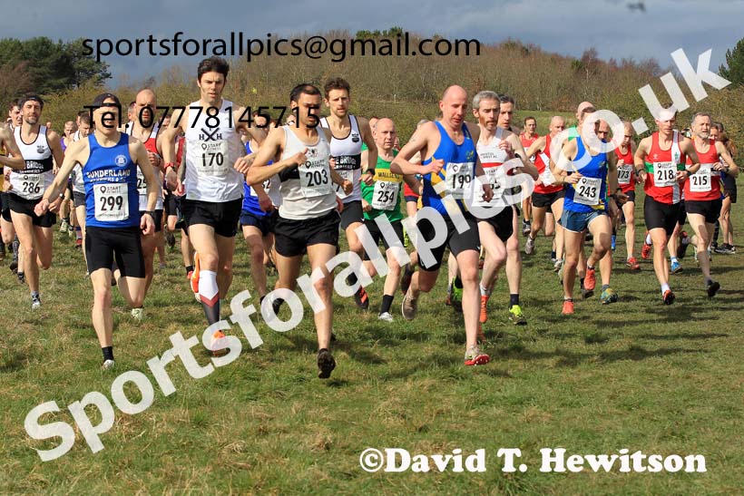 Men 35 to 60 in the 2023 BMAF Cross Country Champs., Wallsend. Photo: David T. Hewitson/Sports for All Pics